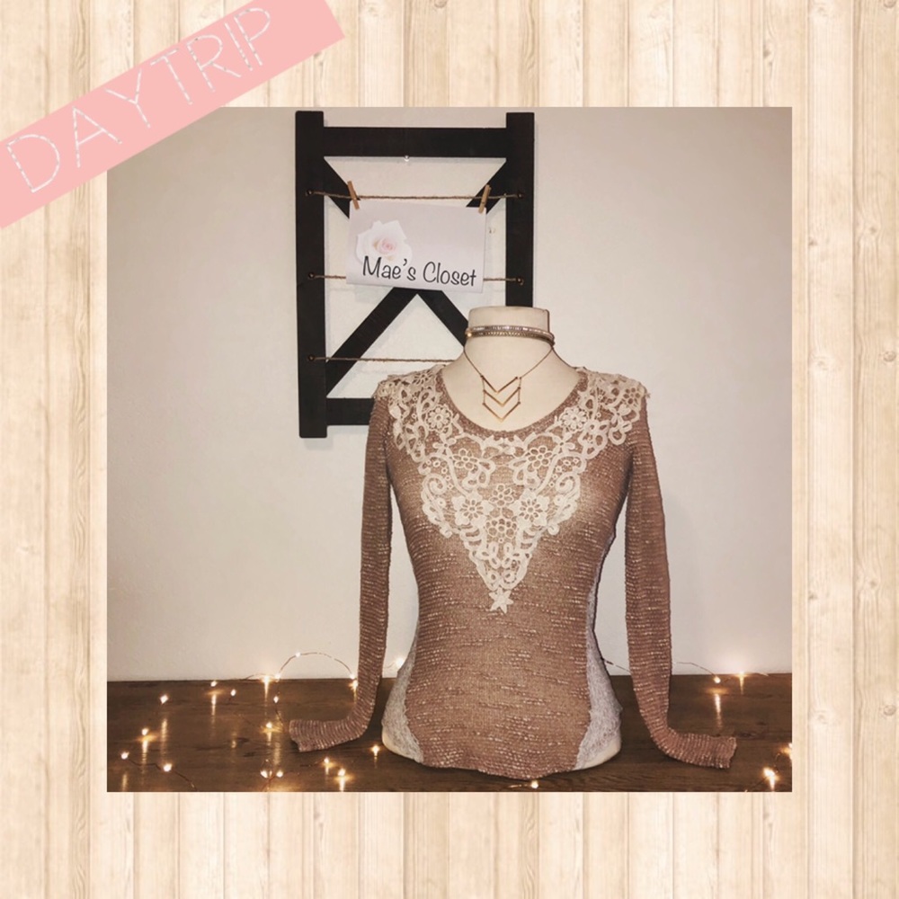 DayTrip Adorable long sleeve Top